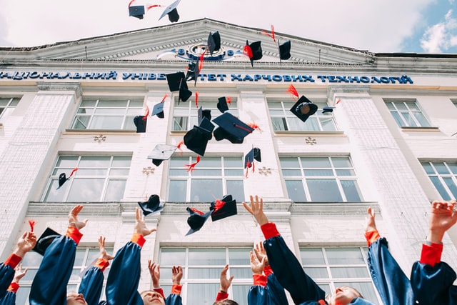 贵阳航空学校学费是多少_航空学校空姐分配么